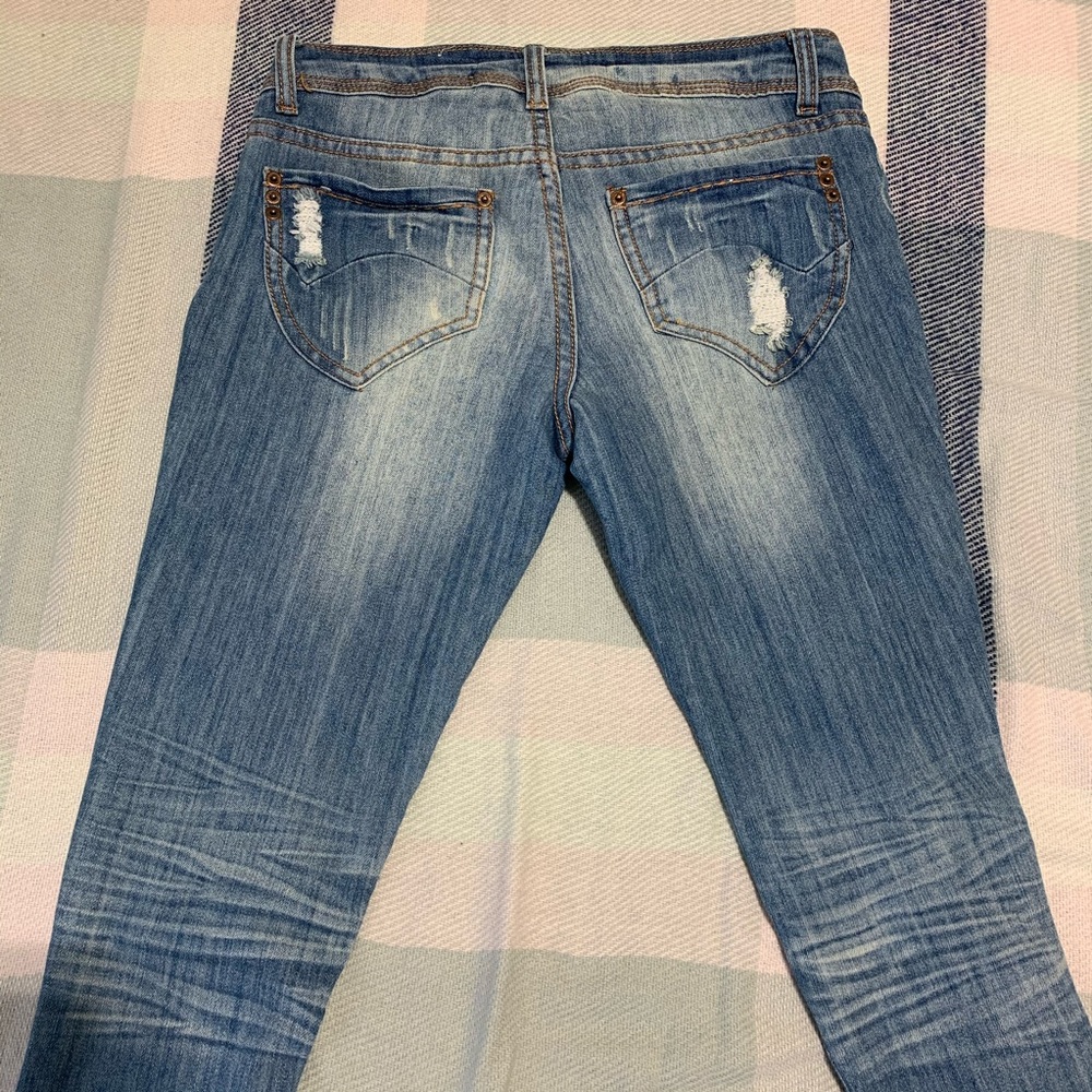 DOLLHOUSE Ripped Jeans - Picture 6 of 11